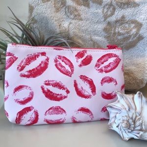 IPSY cosmetic bag, pink with red lip 💋design NWOT